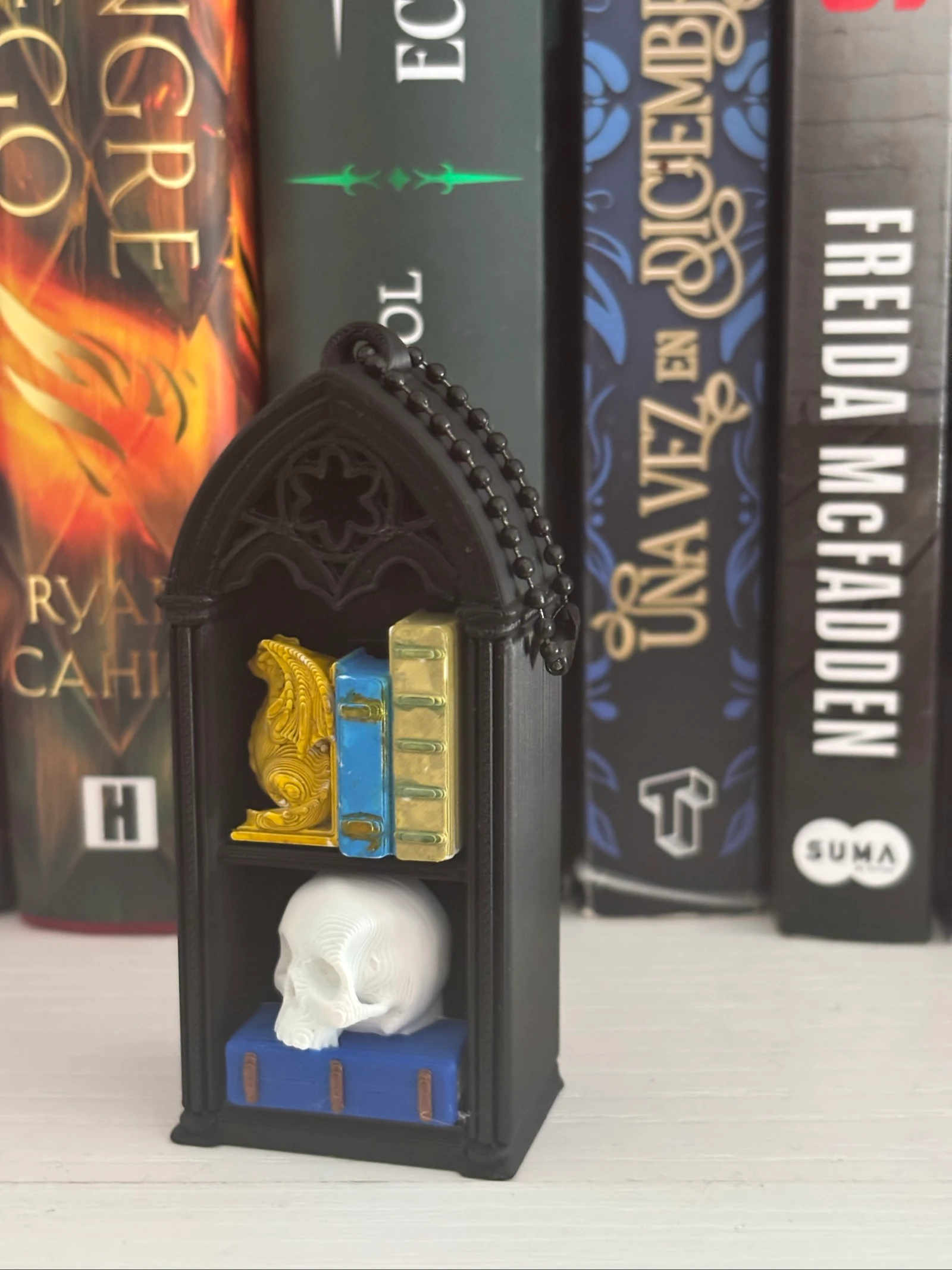 Estantería gótica 3D antiestrés 📚💀